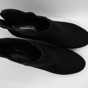 Size 9.5 W black marbella shoes